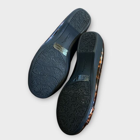 Clarks Brown Tortoiseshell Patent Leather Flats Sz 5.5 Office-Ready Comfortable - Picture 2 of 4